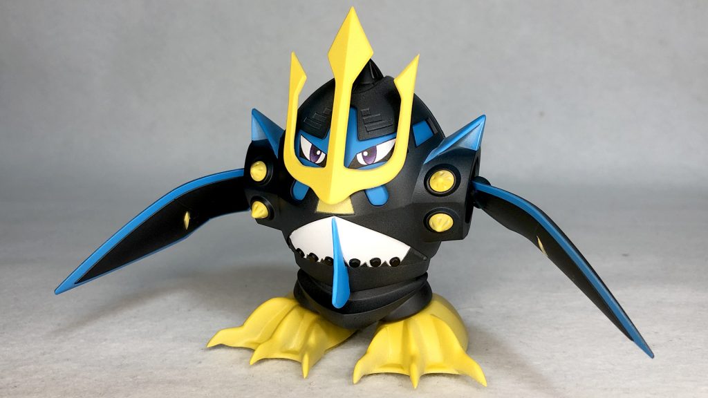 正面ベース機体はBB戦士「ゾック」どんぐり状の体型がエンペルトと合致していると感じ今回制作を決行!3つ槍のくちばしを丁寧に形取ったら大変姿が寄りました