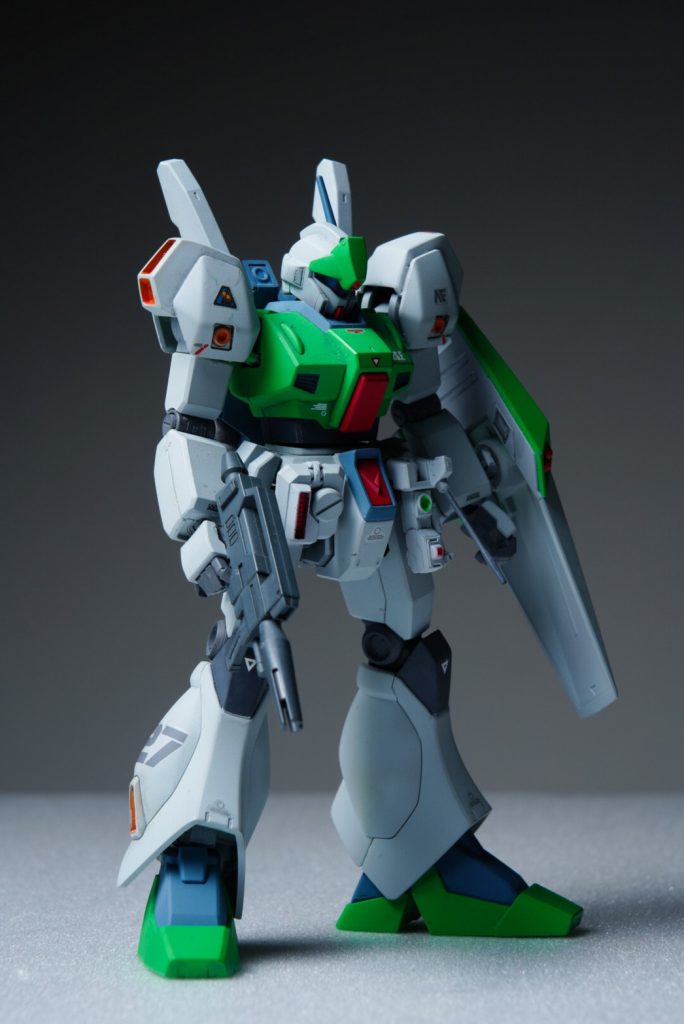 フロントビュー2中継器以外は標準装備と変わりませんがビームライフルはコンパクトなジム2系のライフルを持たせてあります。