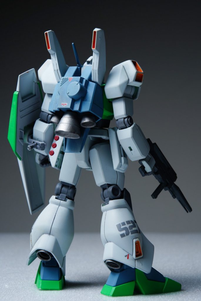 リヤビュー。背面は通常機との差異はありません。カラーリングは明るめのグリーンとライトグレー寄りの白で構成しました。