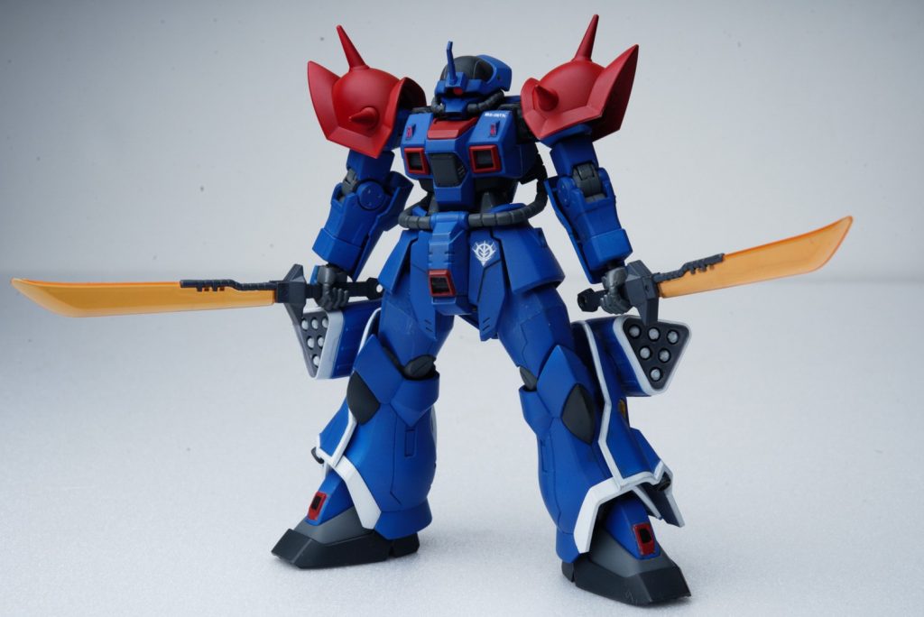 ヒートサーベルの二刀持ちが似合う機体もイフリート改くらいしかイメージが湧かないくらい特殊な機体ですね。セガ・サターン版をリアルタイムで当時プレイしていた身としてはジムコマンドでこいつと対峙したときの圧倒的な性能差に絶望を覚えた事を思い出しますw