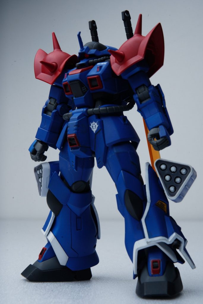 フロントサイド特に手を入れずにキットそのままに組んでます。カラーリングは全体的に深めのブルーにしてセガ・サターン版のガンダム外伝の設定画に寄せてあります。