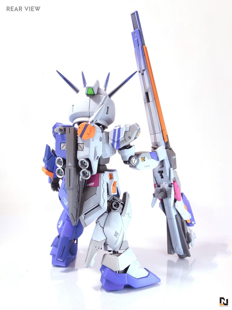 バックショット。2つのキットをミックスするにあたり、以下をコンセプトに制作しました。・SDライクだけどかっこよく・RGに負けないまでも近づけるディテールを・ファンネルのデフォルト装備位置を変えたい・ちょっと他では見ないカラーリング