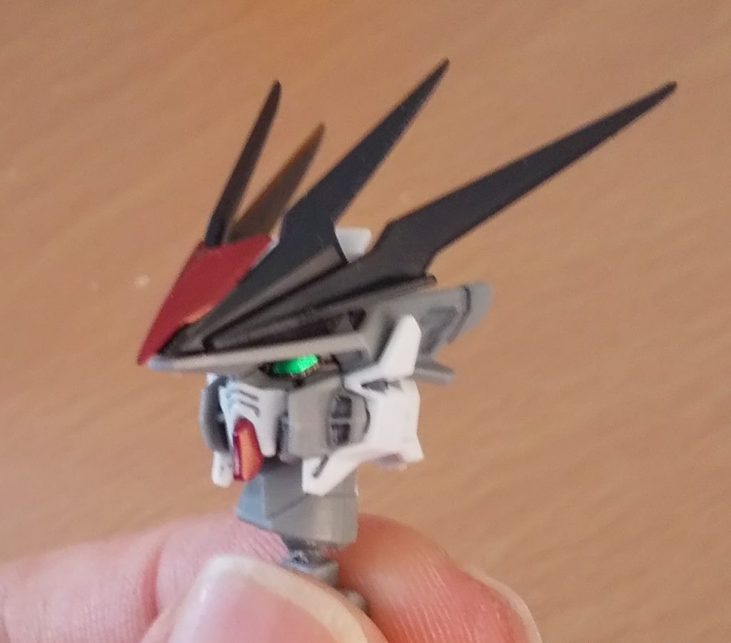 変更点は口元を黒から赤に変更してるくらい、それだけでイメージ変わりますわ～