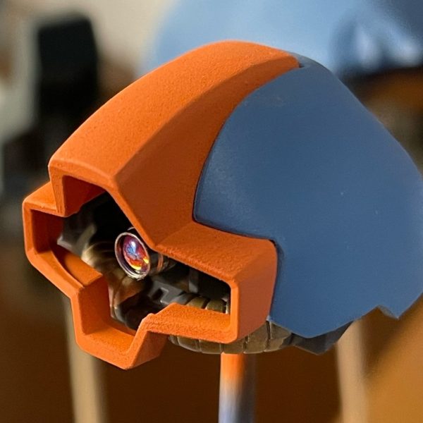 ガトー専用機風に塗装青：クレオス空自F-2オーシャンブルー緑：クレオス空自F-1薄松葉色オレンジ：ガイア　エヴァヴァーミリオンモノアイ部　ハイキューパーツ　ＶＣドーム、メタルパーツ（1枚目）