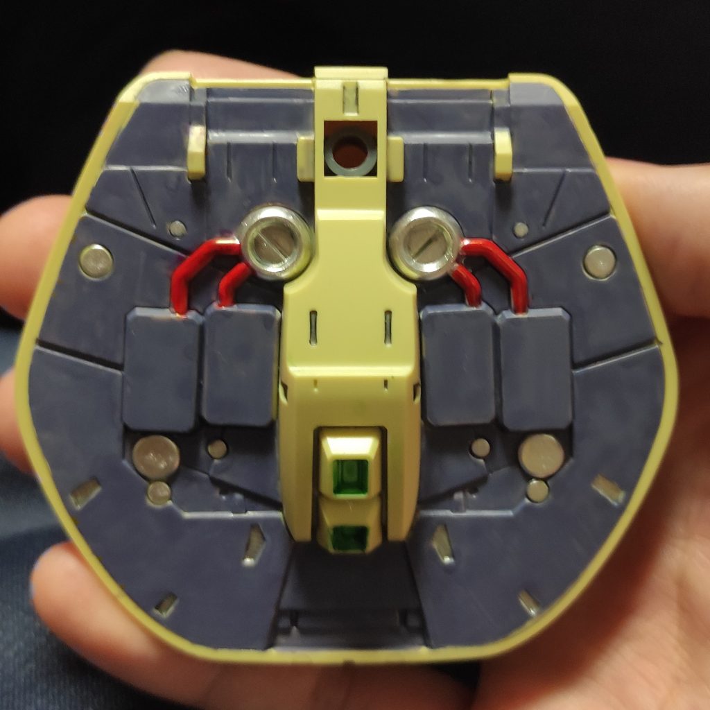 塗装に使ったのはガンダムマーカーです。メカグレーにはいつもお世話になってます。直塗りだとムラが出ますがつや消しすればだいぶ落ち着きます。