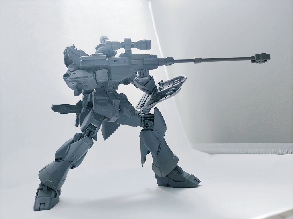 制作にはＧエグゼスのライフルを基に、プラ棒、バーニアパーツ、その他ジャンクパーツを使用しました。色々なバーニアパーツを組み合わせてスナイパースコープを制作してみました。中々格好良くできたのではないでしょうか。