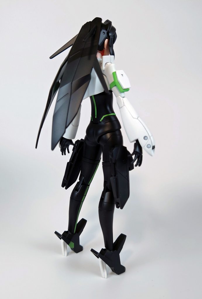 プラの厚みがある部分はなだらかになるように削り込み。可動に干渉する部分もキサゲでガリガリ削りました。主にケツ。