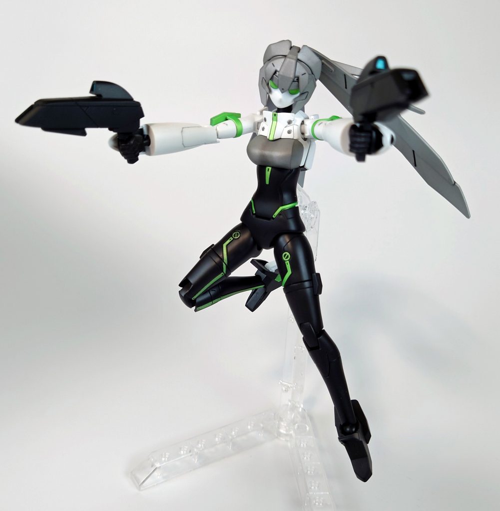 合わせ目多めの構造ですが後ハメ加工は面倒だったのでそのまま接着して塗分けはマスキングで行いました。マスキングの方が面倒臭いですが、最近マスキング作業にカタルシスを感じてるので一番楽しい作業でした。