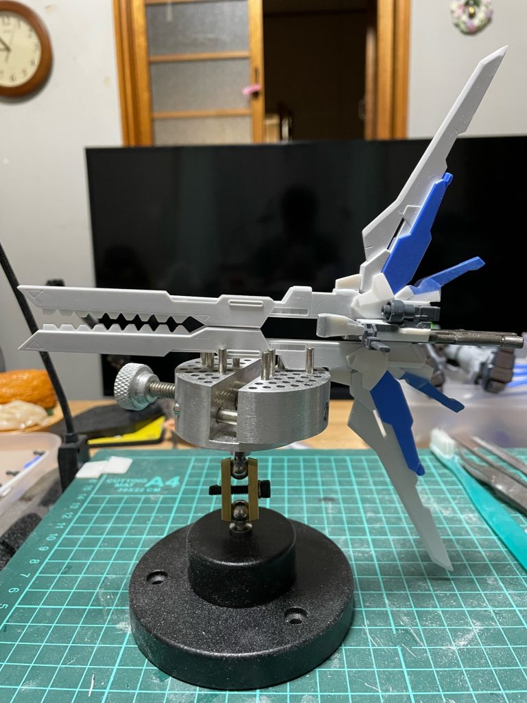 「ここで諦めたら負けな気がする!」と思い切ってガリガリ削り込んで今の形状に。