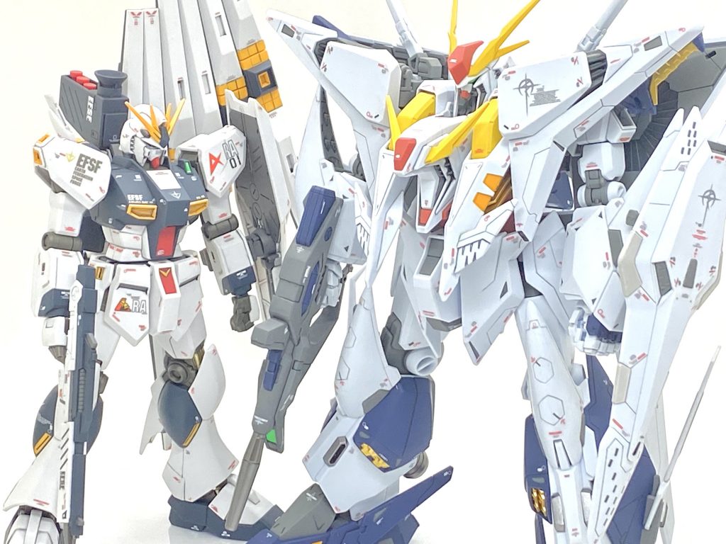 「身構えている時には、死神は来ないものだ、ハサウェイ」と劇中で言いましたアムロのνガンダムと。大きさも形も全く違うはずなのですが・・・どこか共通している感じがありクスィーガンダムが正統な直系機というはわかる気がします。