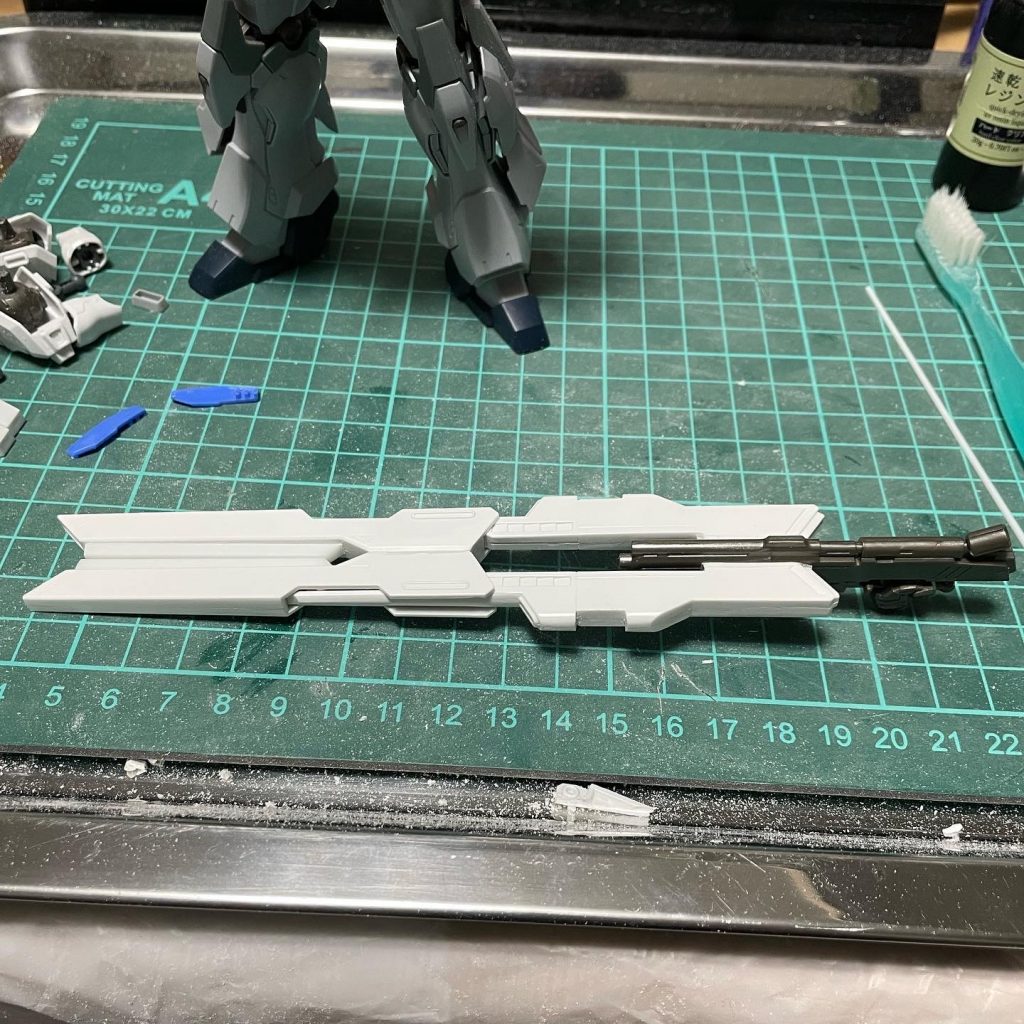 「インサイザー」製作初期。当初は「歯」を作るのはハードルが高いと思い、砲身にプラ角棒を付けるまでにとどめようかと思っていましたが・・・