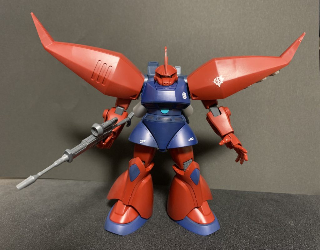 ジオン系のデカールが余っていたんで少しばかり貼りました。