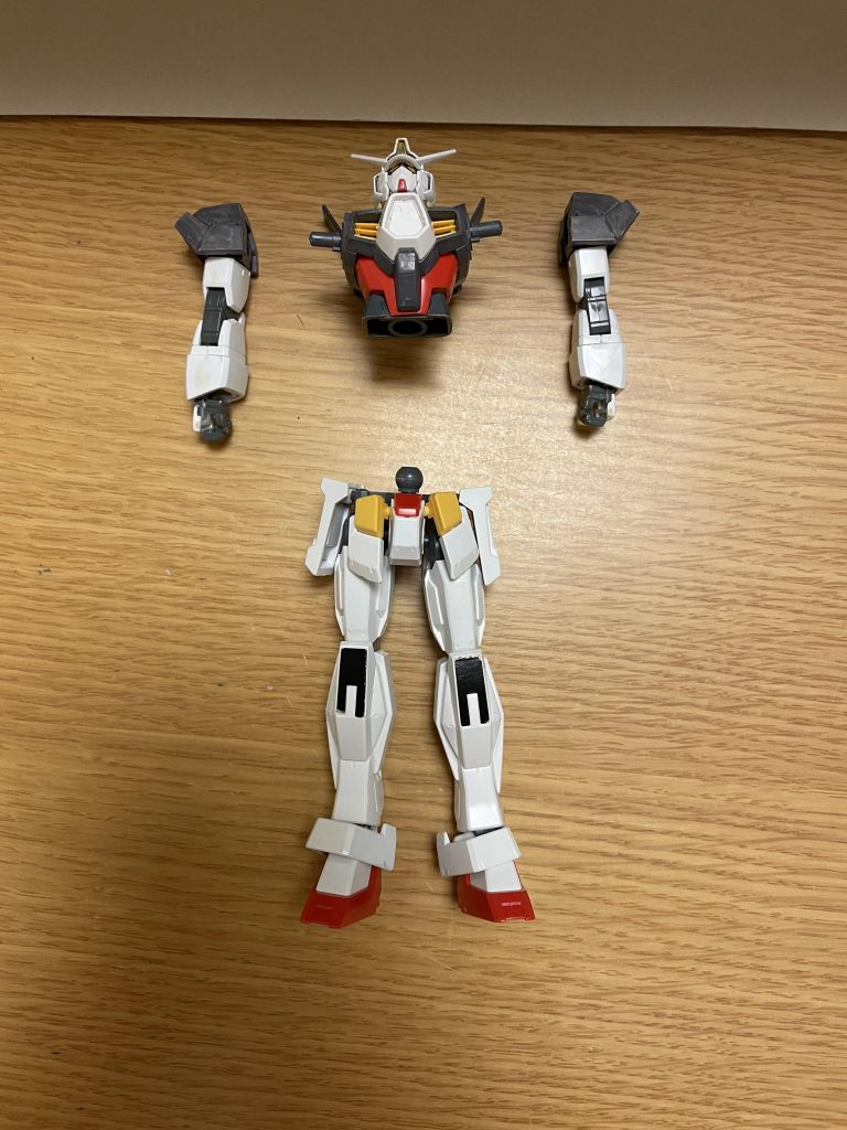 機体構造本機は「ウェアシステム」と呼ばれる四肢を換装可能とするシステムが廃止されており、本体にはタイタスやスパローなど他のGウェアを装備できない為、汎用性では大きく劣る。グレーホッパー本機の両腕部と両脚部を構成する専用Gウェア。設計元であるAGE-1ノーマルの運動性の高さを最大限に活かせるように、格闘戦に特化した調整が施されている。一応はGウェアの一種なので、このグレーホッパー自体を、他のウェアシステムを持つアデルなどに装着させる事は可能。