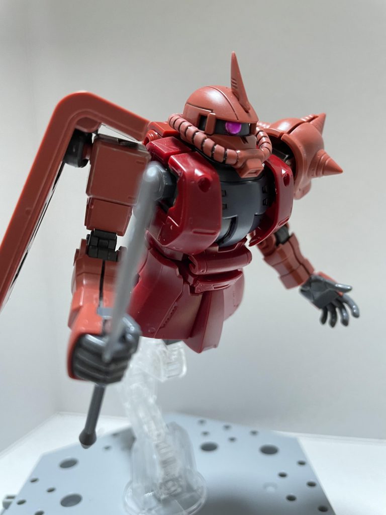 「足なく無い？」「あんなの飾りです！ エロい人にはそれが分からんのです！」てな、会話が聞こえてくるとか、こないとか