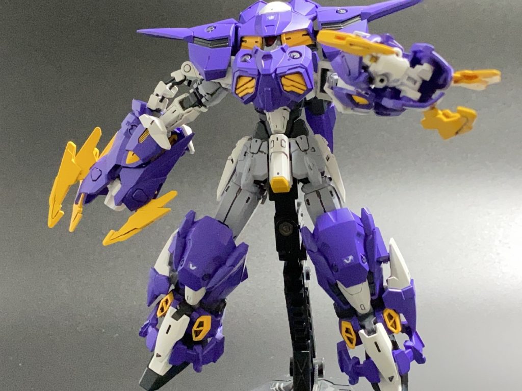 脚部には新規アレンジが加わって一層高機動モードとの差が際立ちました。