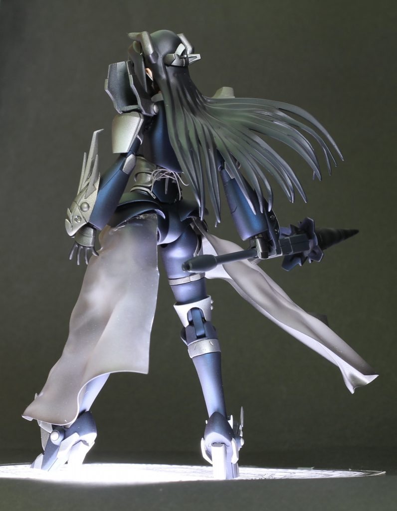 腰はコルセット風。