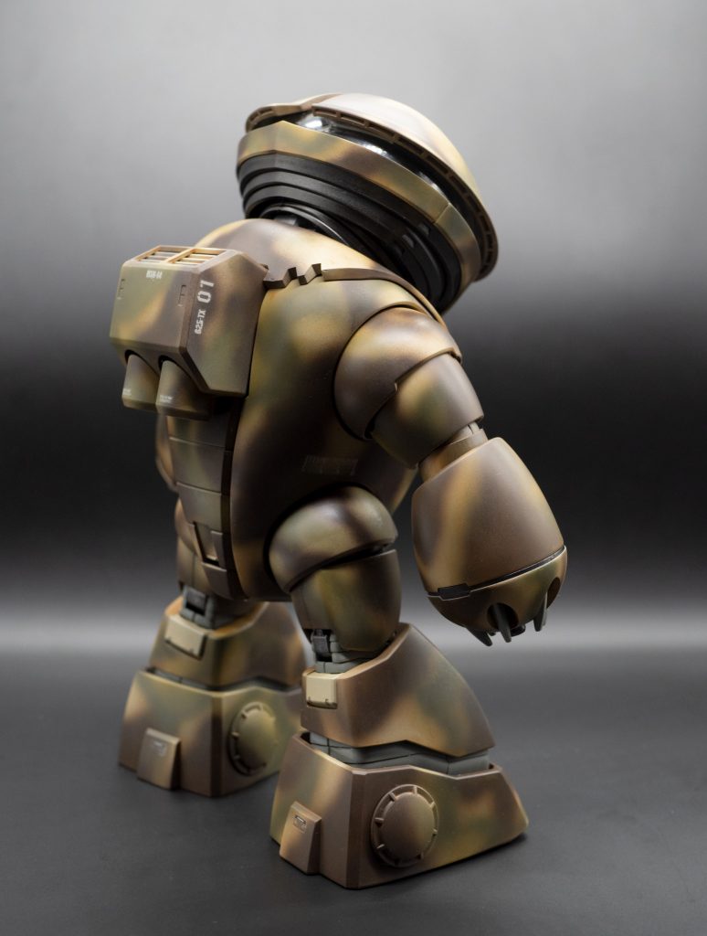 後方より。1年戦争のMSはどれもシンプルですね。