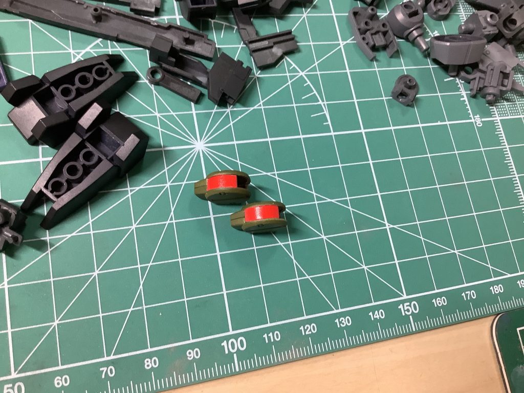 シルヴァバレトでいうインコムの部分です。当初はマスキング塗装でしたが、完成した方は諸事情によりシールとなっています。