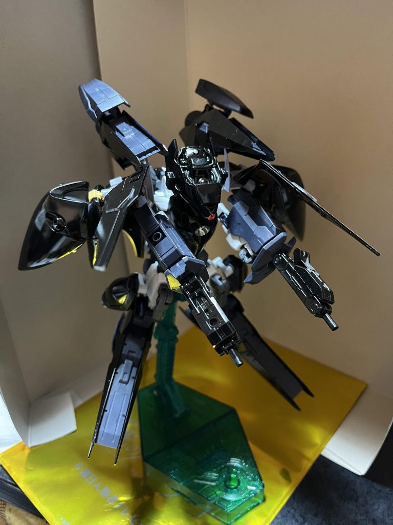 ウイング展開の射撃姿勢黒いバレルパーツは着脱可