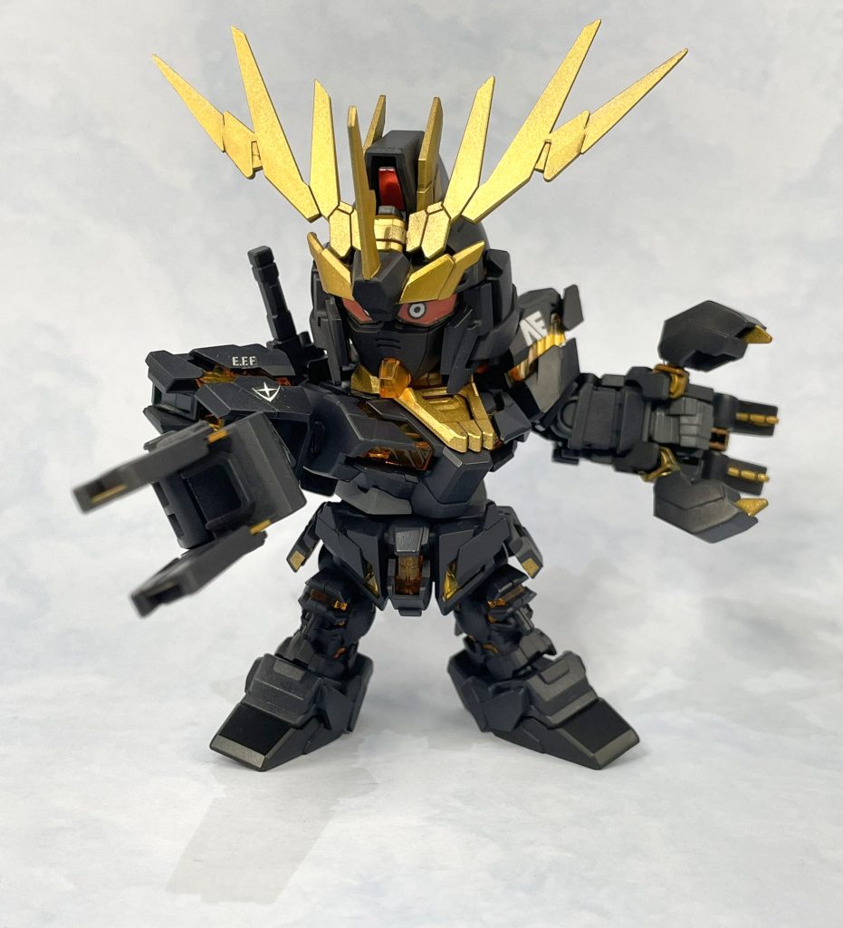変形するのもあってクリアランス調整などはしてたんですが組み込む時点で塗装ハゲやアームド・アーマーＶＮのヒンジが折れたりなどのトラブルが多発なのでユニコーンモードの顔も塗装はしてるんですが怖くて変形はさせてません・・・