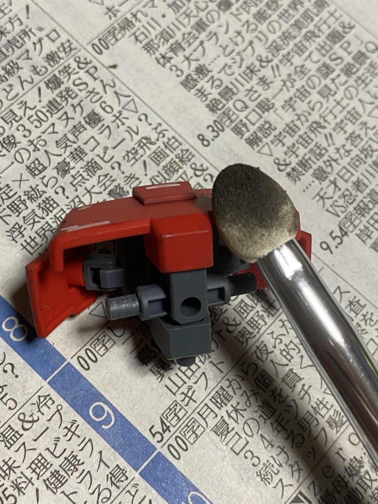 付けていくとこちらも自然なグラデーションになっていきます。 付け過ぎてしまったらチッピングで使ったメラニンスポンジで擦れば落ちます。仕上げに砲身にはスス、濃い色のパーツに赤錆やチタンを少し付けて完成になります。