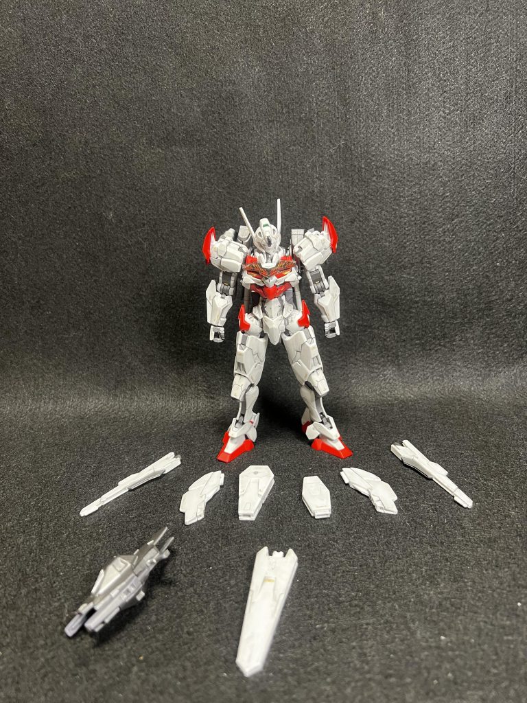 やっぱりシールドがかっこいいっす。分離してファンネルみたいに飾れればいいんだけどスタンドに飾れず断念。