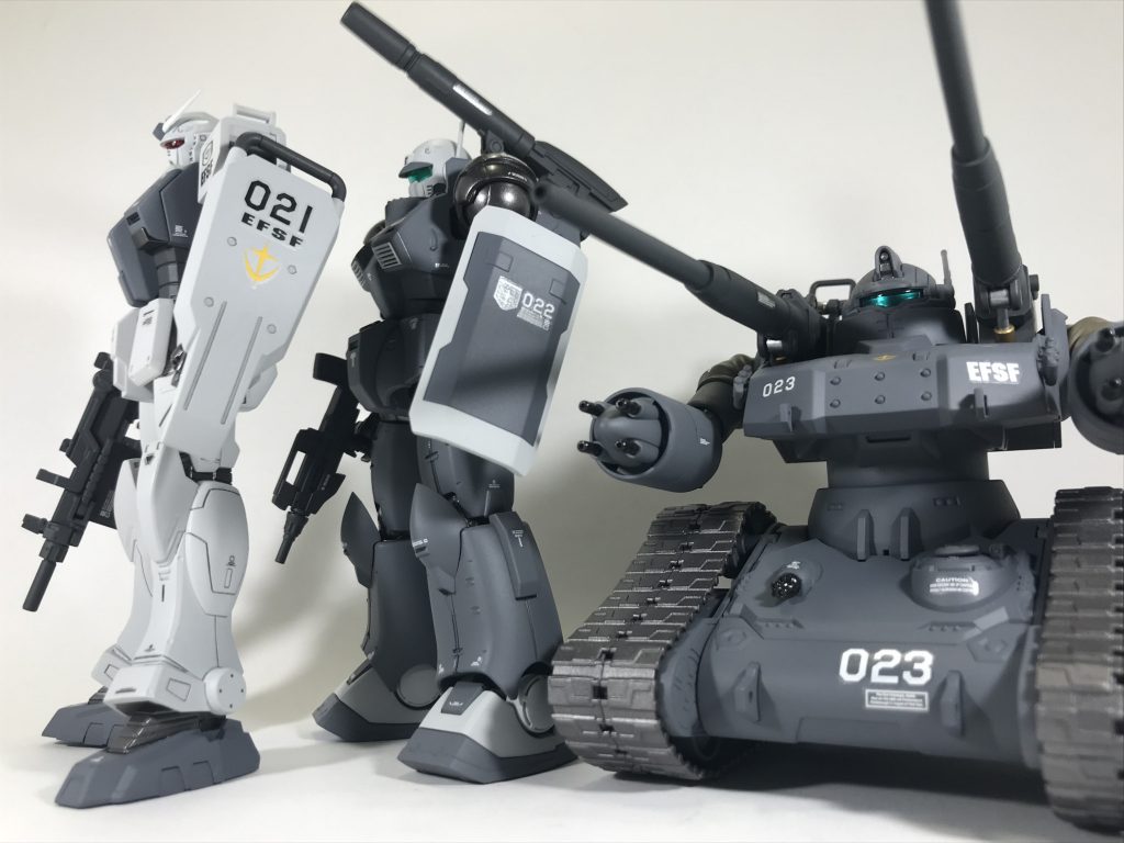 恒例の機体番号撮影。ガンタンクは盾が無いのでタンク部分に機体番号を付けました。