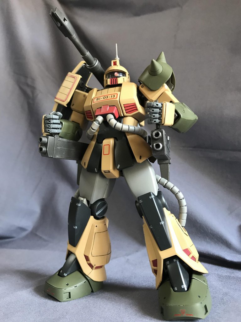 どうでも良い話ですが、ガンプラブーム時代のMSVのデザインの中では、このザクキャノン が1番好きでした