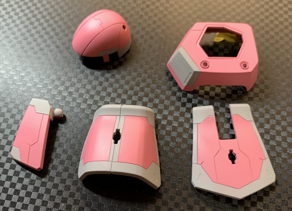 明度の高い行く色がこのみなので黒立ち上げでは無くサフ色透ける様な感じでグラデーション塗装してます。写真ではまったく伝わって無いですが。