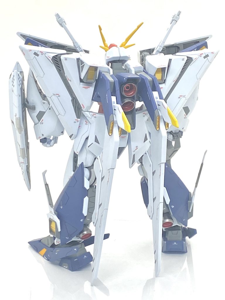 塗装箇所とカラーレシピバーニア外部、ビームライフル先端部等→(ガイア)フレームメタリック(1)バーニア内部→(クレオス)GXメタルレッドビームライフル本体、各部凹部モールド等→(クレオス)ニュートラルグレー頭部アンテナ、スタビライザー黄色部等→(クレオス)新ガンダムカラーMSイエロー肩部ミノフスキー・フライト・ユニットダクト部→(クレオス)ジャーマングレー足、腕スラスター部、胸ダクト等→(ガイア)スターブライトゴールド