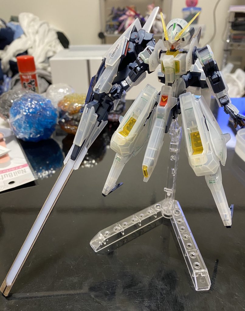 正面シールドランチャーのグレー部分は本来シールだけどヘビーガンメタリックをマーカー直塗り