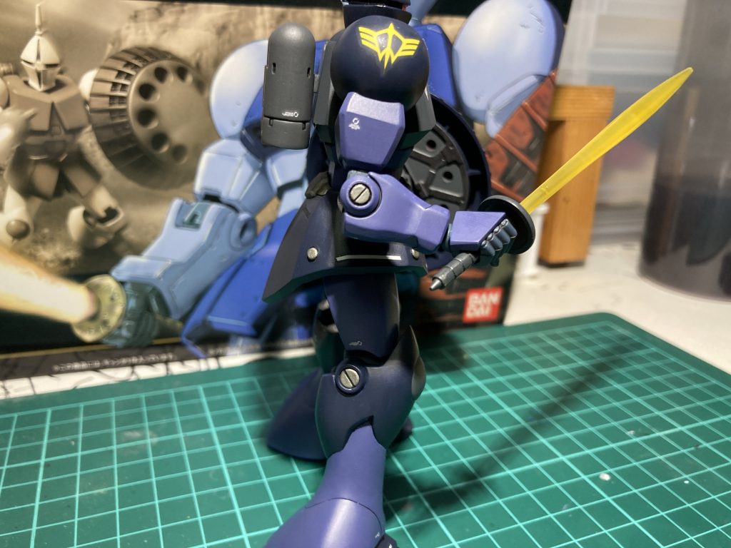 追加ディティールとして、関節部にマルイチモールド仕込みました。あとスカート部にリベットも入れてみました。全てコトブキヤのMSGパーツです。