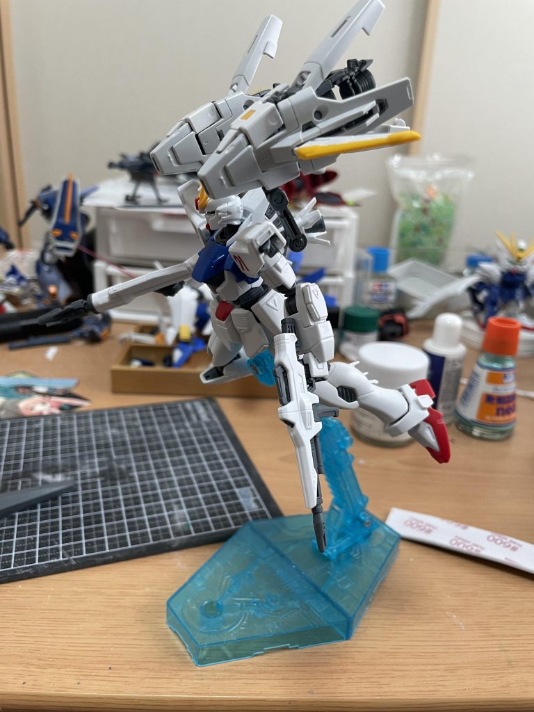 V.S.B.Rを外し高機動用のバーニアを換装して緊急発進や強襲用としてのバリエーションという設定です。