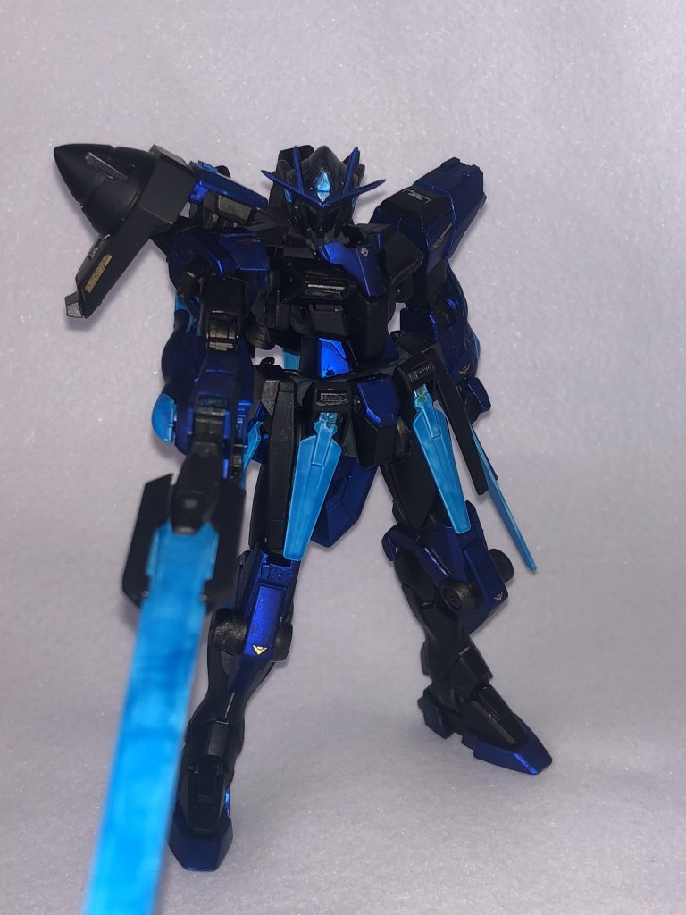 メイン武装は万能兵装のGNソードVを使用。