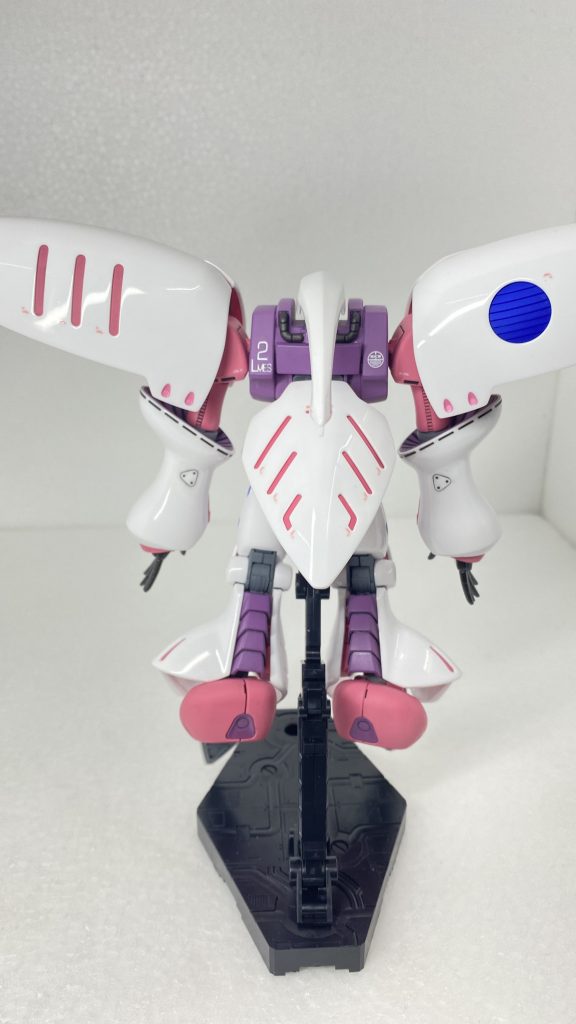 今回は2枚しか写真を撮らなかったのですが、左肩の部分のホワイトのスミ入れが個人的にはお気に入りです！