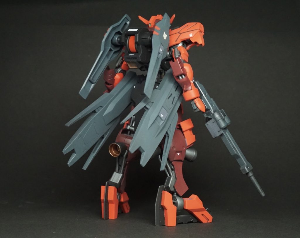 赤をメインカラーとした本案は、ヴィダール本人の「赤いMSには良い思い出が無い」という談により秒で却下され、廃案となった。という脳内設定です。