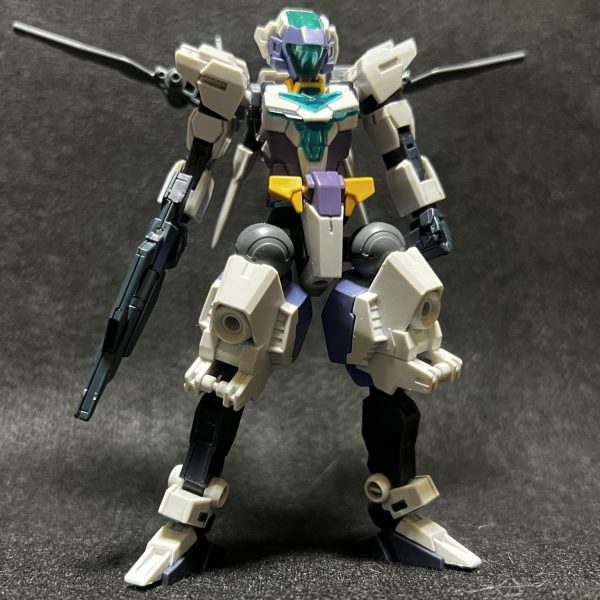 僕のコアガンダ❓コアガンダムの改造です。νガンダムの塗装が乾くの待ちながら宝箱漁ってたら出て来ました。僕がガンダムを改造すると何故か高い確率でガンダムではなくなる❗️自分でも気づいてはいるんだけど...😅それはともかく色を塗りたくないばかりにコアガンダムと30mmのエスポジットβを使った渾身の力作❓です。勿論無塗装。簡単そうに見えて足の加工は結構大変だった〜。こだわったばかりに中くりぬいたりパテ詰め込んだりいろいろやって完成したやつ。一応、角意外はプラネッツシステム対応してると思う。色塗るのめんどくさい病が生み出したコアガンダムでした。（1枚目）