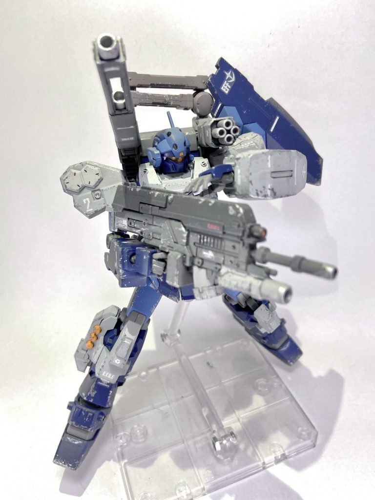 シールドが余ってたのでバックパックに無理やり接続して装備させました。