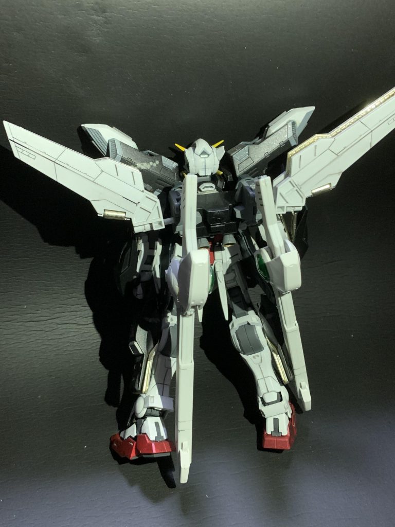 背面。持ってないので試してませんがGファルコンとも合体できるはず。