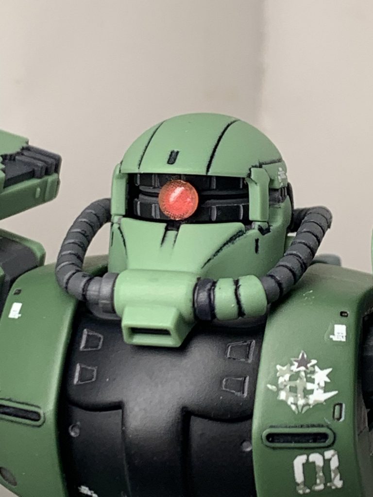 モノアイは付属のシールの上からHアイズに置換しています。