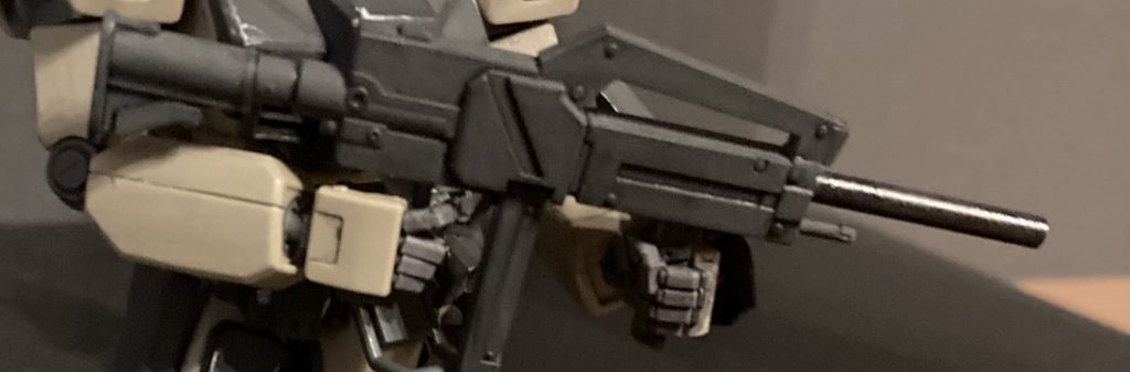 ライフルはストック､フォアグリップを追加し銃身を伸ばしました。