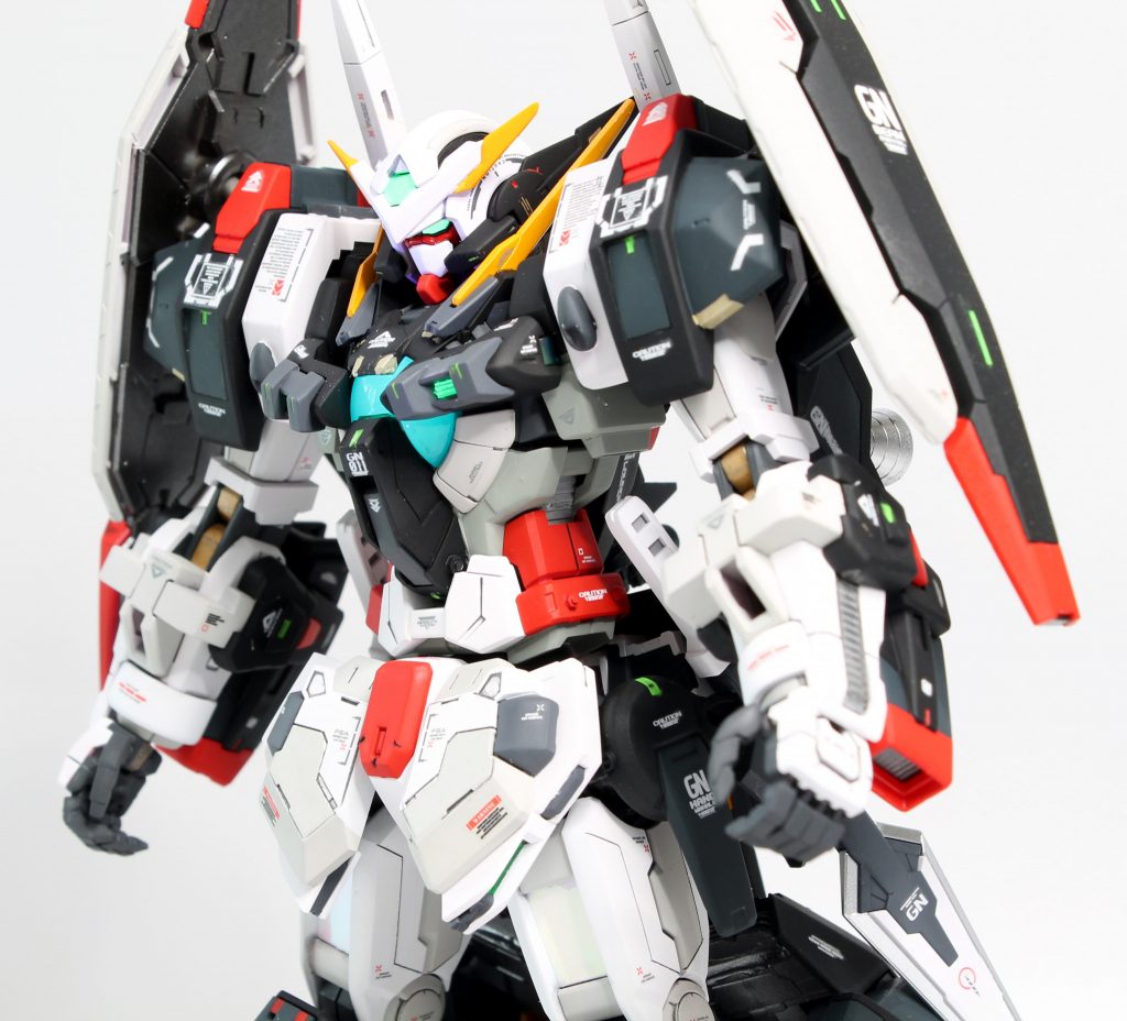 今回はより多く塗り分けを行いました。それと同梱ミラーでなくてHIQパーツさんのオーロラシールを使用。