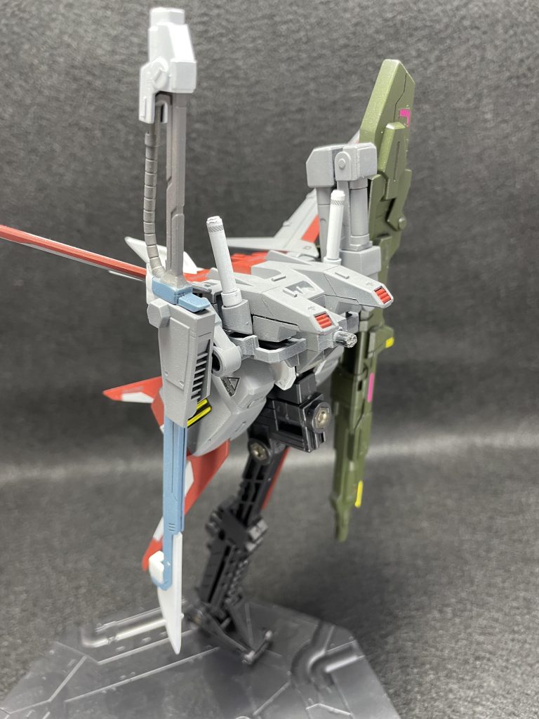 ストライカーパック本体に合わせてエールストライクは薄いグレーで仕上げました