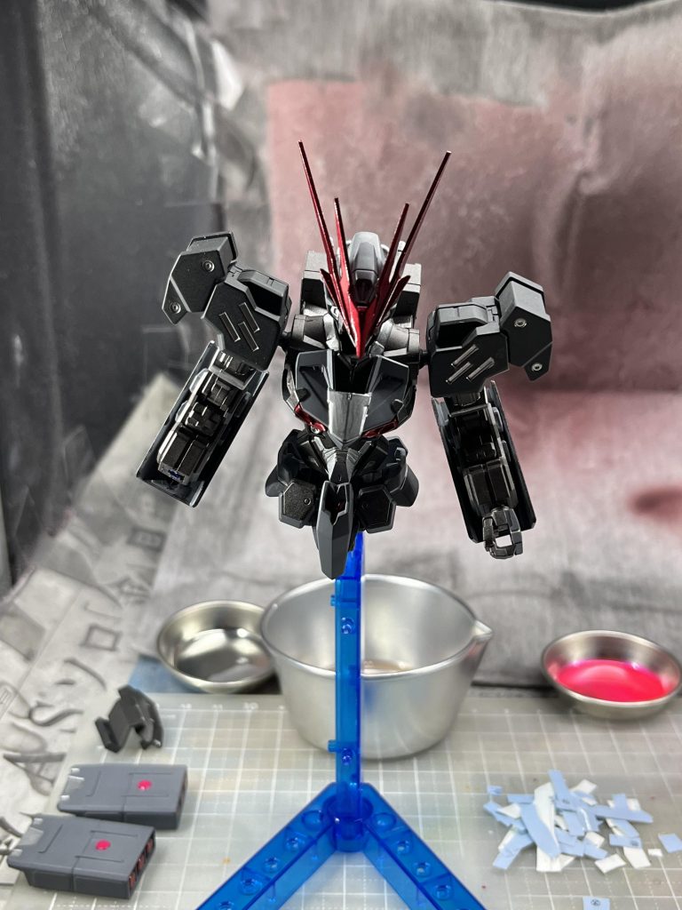 腕・脚・胴・頭、どの部品も正規の組み合わせのものでは無いが、致し方無しと無理矢理に繋がれていった。