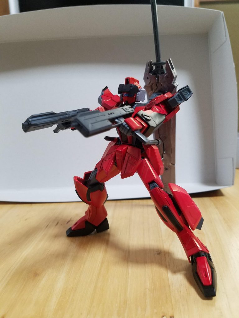 ダガーLでは採用されていないラミネート装甲の強化のために装甲を削って冷却材を内臓したために実弾には弱いそのためにブースターを追加して機動性を上げている