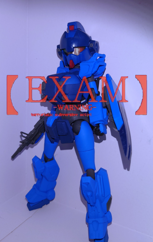 『エグザムシステム・スタンバイ』馬超ブルーディスティニーベースのヘッドパーツを使い、ブルーディスティニーの頭を作っているので瞳が回転する構造になっており、通常時とエグザムシステム時を再現できます