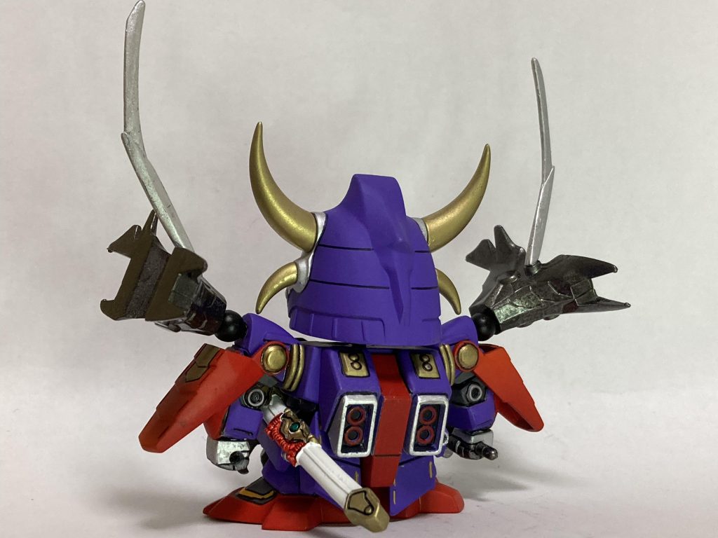 闇の鎧装着により武者砕虎魔亜屈に変身。肩の闇の鎧はボールジョイントで接続で角度調整。ガンダムマーカークリア光沢で艶出し。禍々しさを出しました。