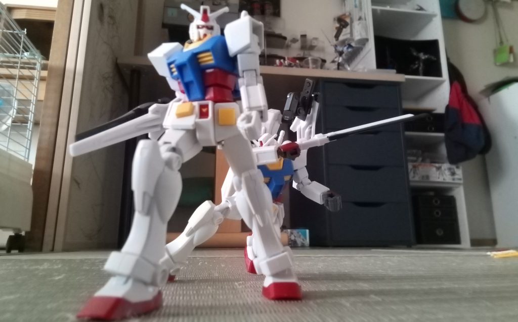 ガンダム、後ろ～！！