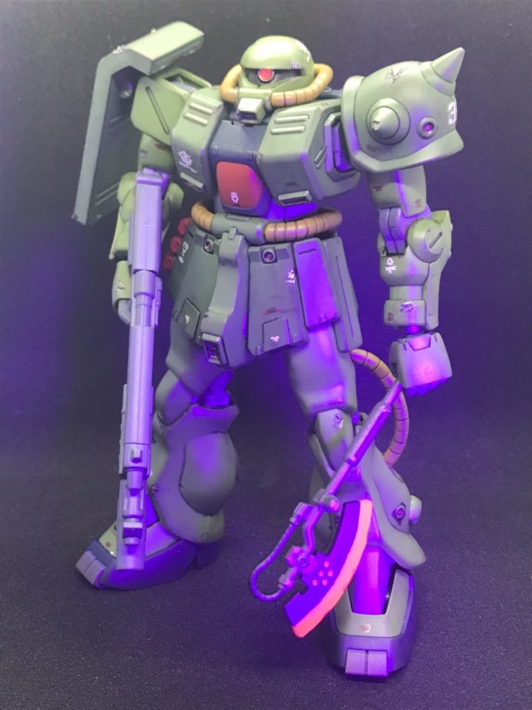 ヒートホークも発光します。