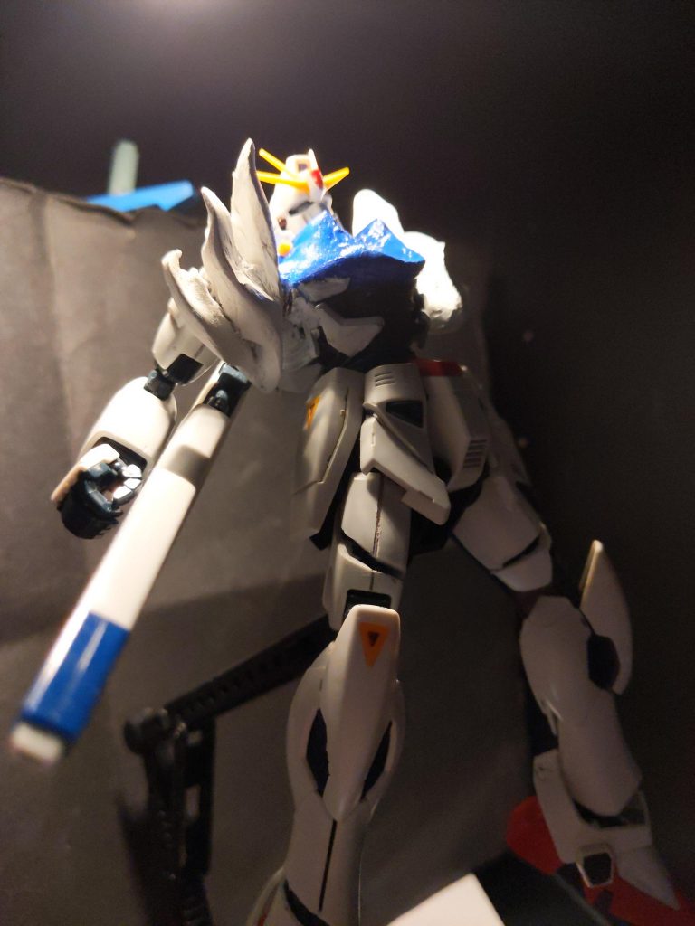 さり気なく足回りもスリット入れたり…